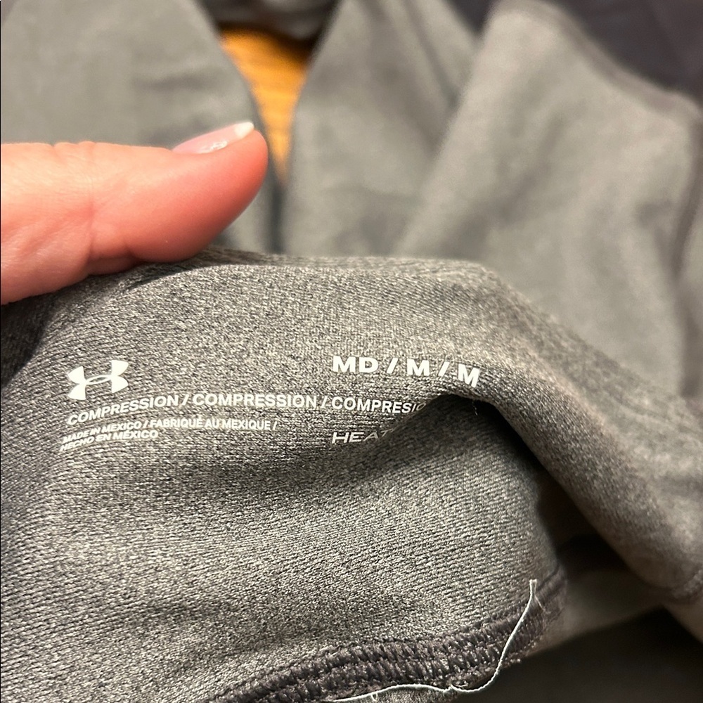 Under Armour Charcoal and Black Athletic Leggings/8 - Picture 5 of 5